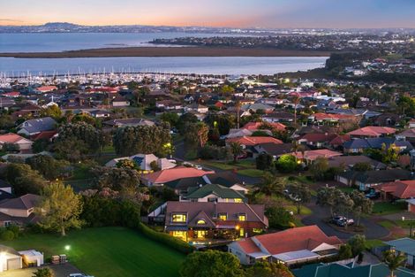 Photo of property in 28 Connemara Court, West Harbour, Auckland, 0618