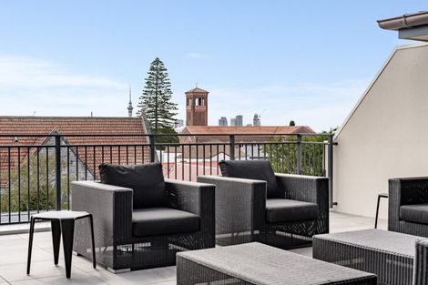 Photo of property in 3a/2 Bassett Road, Remuera, Auckland, 1050