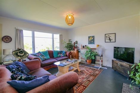 Photo of property in 3 Manuka Street, Castlecliff, Whanganui, 4501