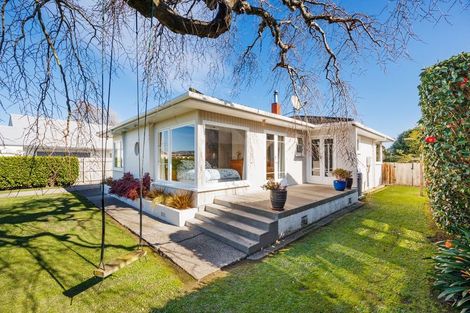 Photo of property in 30 Lincoln Terrace, Hokowhitu, Palmerston North, 4410