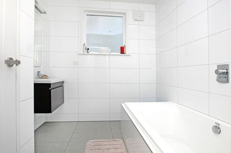 Photo of property in 150 The Esplanade, Houghton Bay, Wellington, 6023