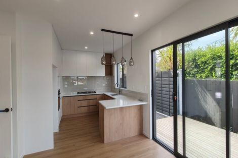 Photo of property in 118 Chivalry Road, Glenfield, Auckland, 0629
