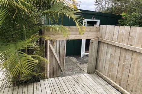 Photo of property in 44 Sylvan Avenue, Northcote, Auckland, 0627
