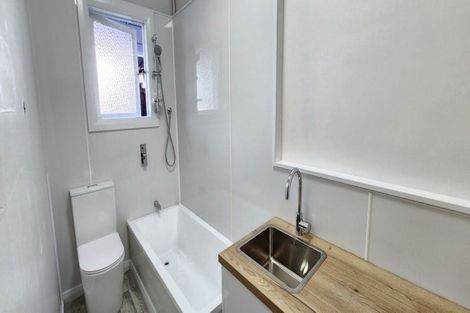 Photo of property in Devonport Apartments, 25/127 Saint Aubyn Street, New Plymouth, 4310