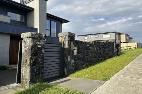 Photo of property in 19 Kerekin Drive, Oteha, Auckland, 0632