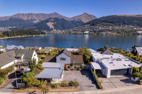 Photo of property in 16 Oregon Drive, Kelvin Heights, Queenstown, 9300