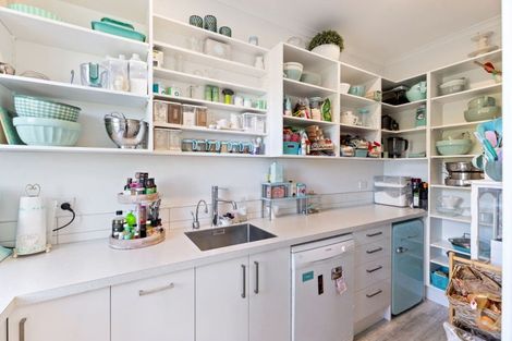 Photo of property in 51 Coutts Way, Fitzherbert, Palmerston North, 4410