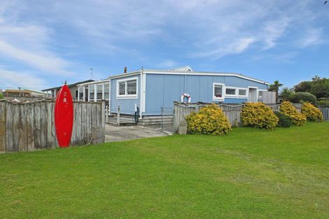 Photo of property in 2a Andresen Street, Foxton Beach, Foxton, 4815