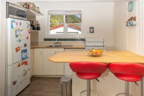 Photo of property in 27 Oxford Street, Picton, 7220