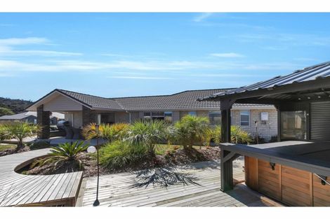 Photo of property in 19-21 Kauri Drive, Kumeu, 0810