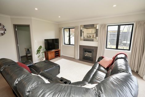 Photo of property in 32 Rosalie Terrace, Kelvin Grove, Palmerston North, 4414