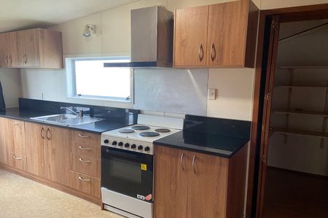 Photo of property in 492 Blockhouse Bay Road, Blockhouse Bay, Auckland, 0600