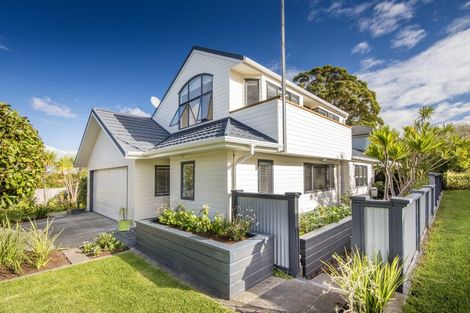 Photo of property in 24 Niccol Avenue, Narrow Neck, Auckland, 0624