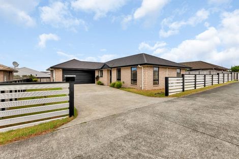 Photo of property in 18 Ocean View Rise, Ruakaka, 0116