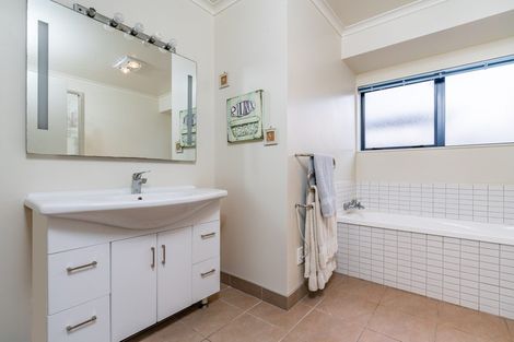 Photo of property in 11 Bootmaker Avenue, Waipu, 0510