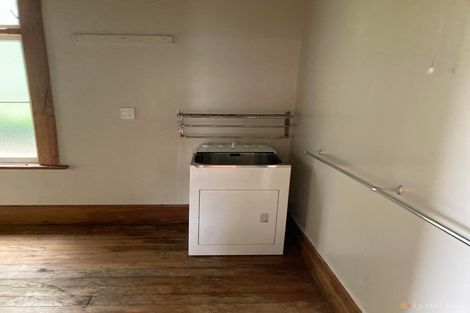 Photo of property in 52 Timaru Road, Waimate, 7924