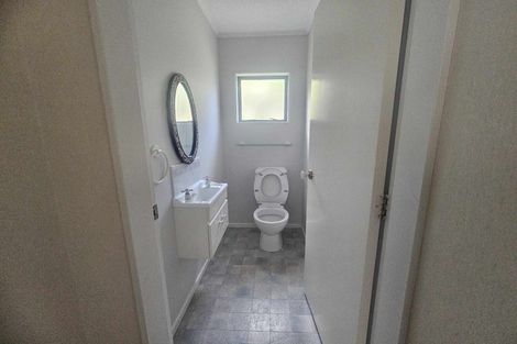 Photo of property in 3 Bayswater Place, Newlands, Wellington, 6037