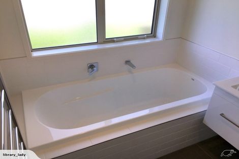 Photo of property in 14 Rheingold Place, Huapai, Kumeu, 0810