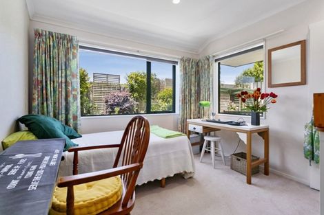 Photo of property in 2/30 Fairview Terrace, Waipahihi, Taupo, 3330