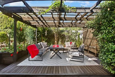 Photo of property in 2/58 Drake Street, Howick, Auckland, 2014