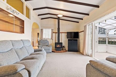 Photo of property in 128 Archibald Road, Kelston, Auckland, 0602