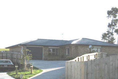 Photo of property in 12 Scowns Way, Glendene, Auckland, 0602