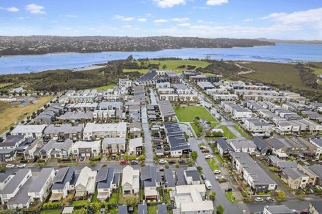 Photo of property in 2 Sacred Kingfisher Road, Hobsonville, Auckland, 0616