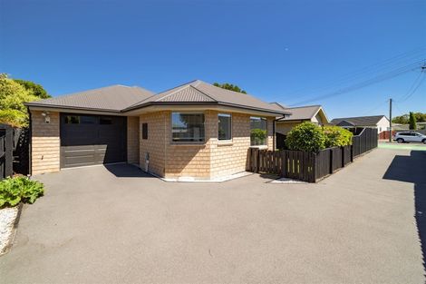 Photo of property in 2/61 Middlepark Road, Sockburn, Christchurch, 8042