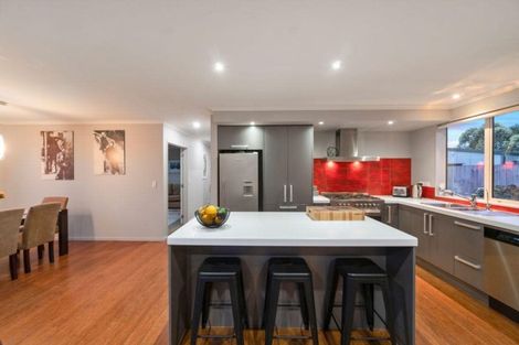 Photo of property in 25a Rewarewa Road, Te Atatu Peninsula, Auckland, 0610