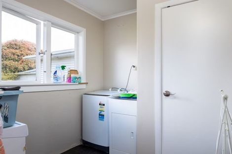 Photo of property in 6 Rarawa Place, Vogeltown, New Plymouth, 4310