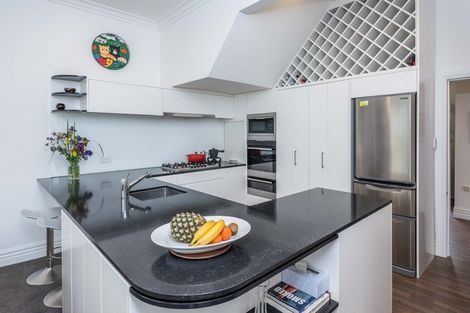 Photo of property in 33 Hobson Crescent, Thorndon, Wellington, 6011