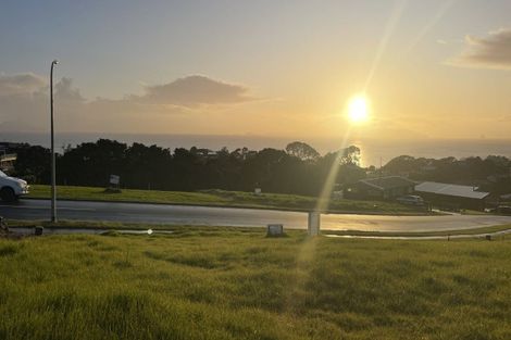 Photo of property in 4 Starlight Place, Langs Beach, 0582