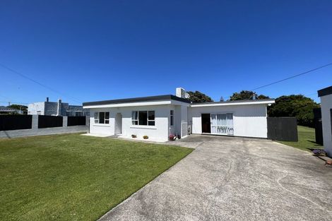 Photo of property in 62 Gisborne Terrace, Opunake, 4616