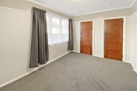 Photo of property in 660 Featherston Street, Roslyn, Palmerston North, 4414