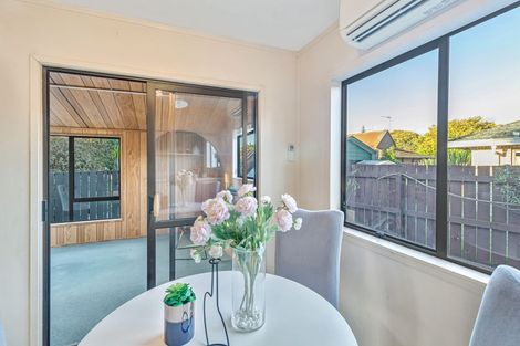 Photo of property in 2/5 Gloaming Place, Conifer Grove, Takanini, 2112