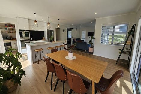 Photo of property in 13 Birdie Lane, Waiwhakaiho, New Plymouth, 4312