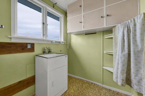 Photo of property in 79 Omata Road, Marfell, New Plymouth, 4310