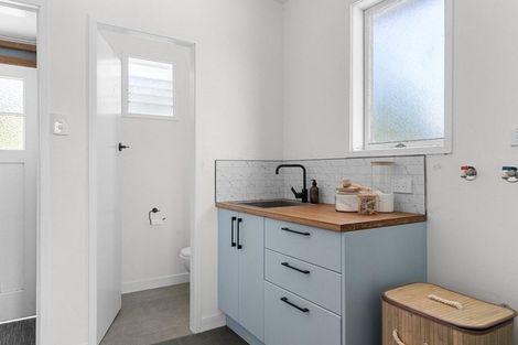 Photo of property in 19 Whaka Street, Maungaturoto, 0520