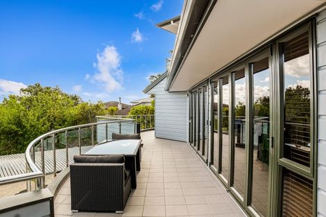 Photo of property in 65 Roberts Road, Matakatia, Whangaparaoa, 0930