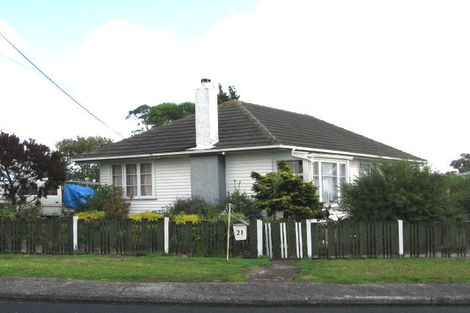 Photo of property in 21 Mackenzie Street, Te Atatu South, Auckland, 0610