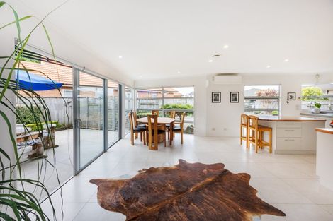 Photo of property in 6 The Oaks, Awapuni, Palmerston North, 4412