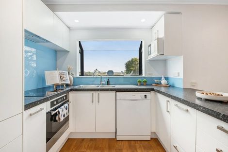Photo of property in 2/14 Valecrest Place, Bayview, Auckland, 0629