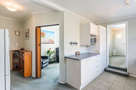 Photo of property in 5 Eruini Street, Waikanae Beach, Waikanae, 5036
