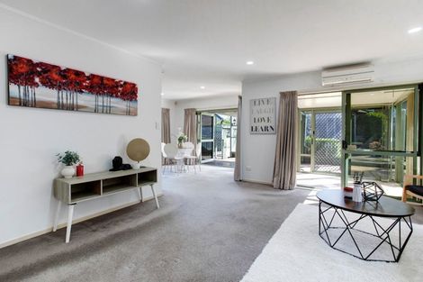 Photo of property in 15 Stratford Road, Manurewa, Auckland, 2105