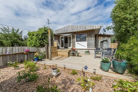 Photo of property in 11 James Mcleod Road, Shelly Beach, Helensville, 0874