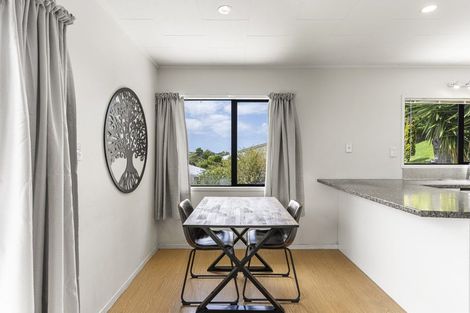 Photo of property in 1/19 Exeter Place, Unsworth Heights, Auckland, 0632