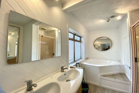 Photo of property in 147 Forest Hill Road, Henderson, Auckland, 0612