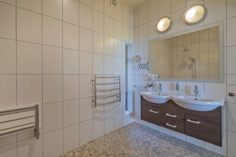 Photo of property in 16 Robinson Road, Whitianga, 3510