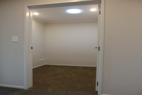 Photo of property in 8/66 Swanson Road, Henderson, Auckland, 0610