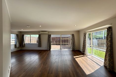 Photo of property in 2/48 Seabrook Avenue, New Lynn, Auckland, 0600